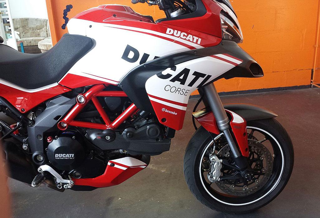 Vollverklebung einer Ducati, Folierung
