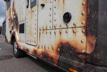 Künstliche Verrostung eines Wohnmobils